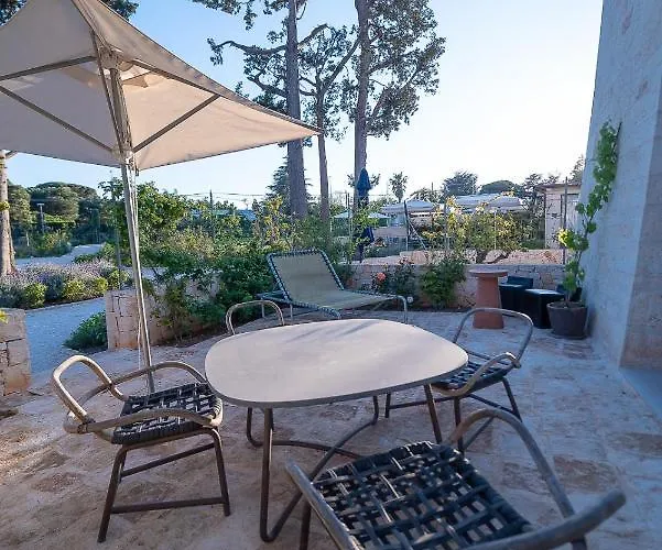 فندق مبيت وإفطار Borgo Dei Lecci Puglia 4*